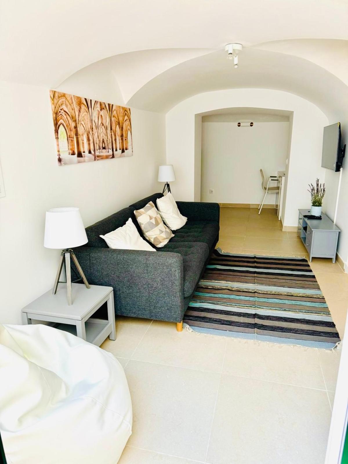 Renovated With Small Garden In Ajuda Appartement Lissabon